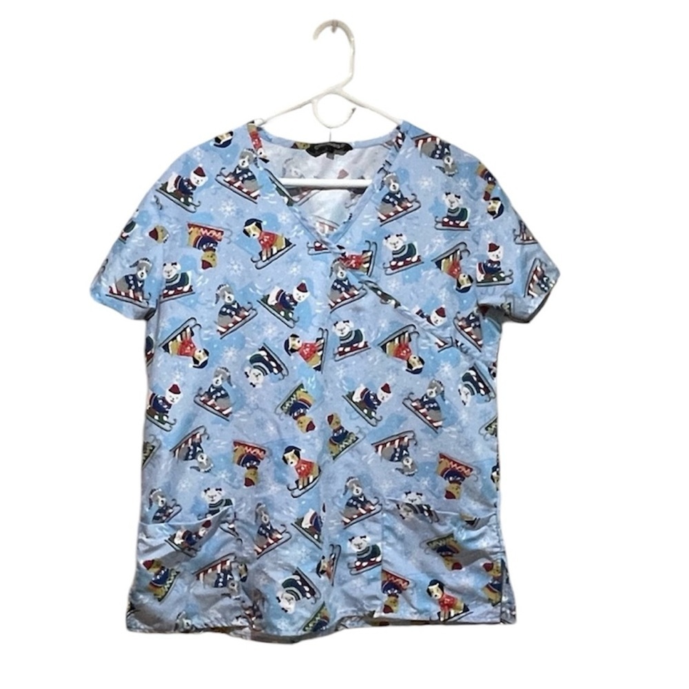 Cassandra O Women's Printed V-Neck Scrub Top - Winter Dogs and Sleds Print